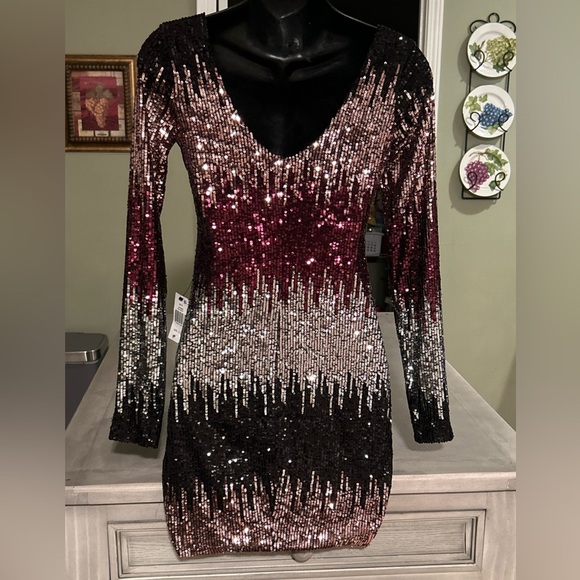 B. Darling Juniors'‎ Scoop Back Sequined Bodycon Dress Size 1 to 2 NWT - Picture 6 of 9
